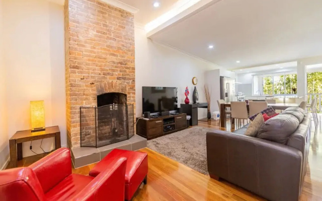 Renovated 3 Bedroom Home In Petrie Terrace