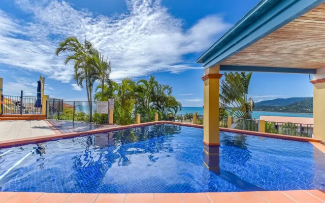 Ocean Views Galore - Airlie Beach