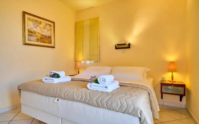 Chrismos Luxury Suites & Studios