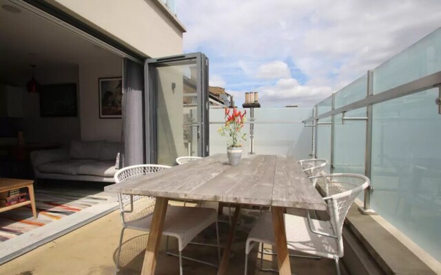 1 Bedroom Apartment in Hackney With Roof Terrace