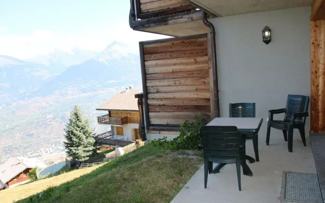 Cozy Apartment With Valley Views