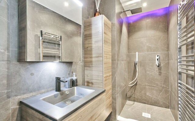 69 - Authentic Parisian Home