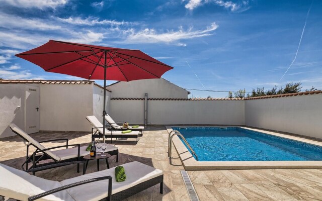 Amazing Home in Liznjan With Wifi and 3 Bedrooms
