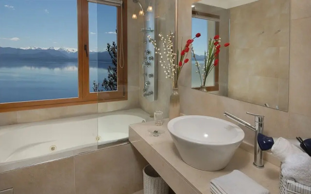 Amazing Lake Views and Jacuzzi TD8