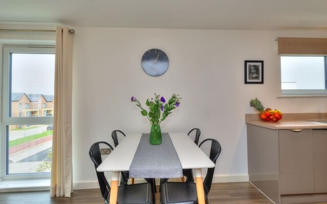 Executive Oakgrove Apartment