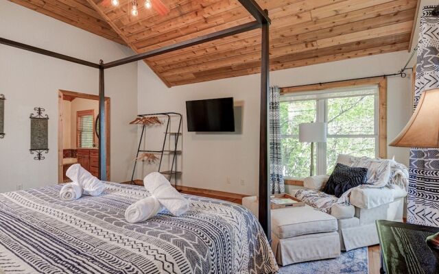 Asheville Town 3 Bedroom Cabin