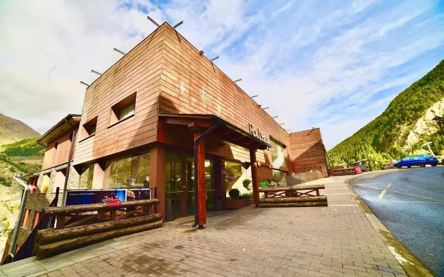 Placer, naturaleza y terraza en Canillo HUT-8207