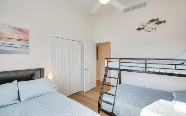 Spacious Wildwood Condo: Walk to Beach!