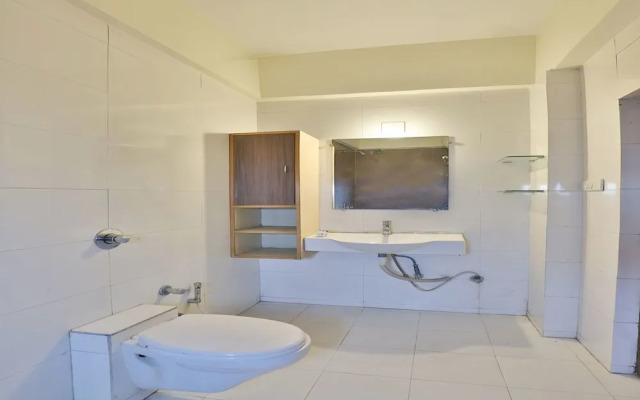 OYO 11718 Hotel Shivarth