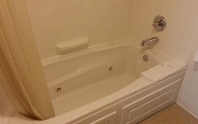 Centerstone Inn & Suites Carlyle