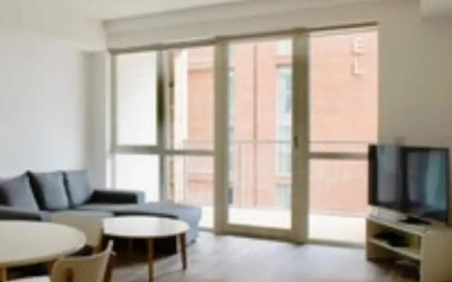 Spacious Flat In London Zone 2 With River Views