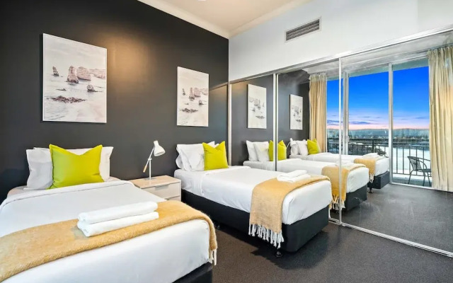 Chevron Renaissance - Wow Stay