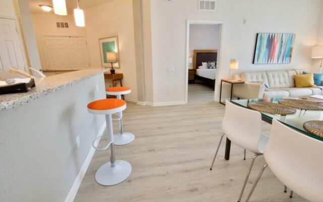 Lake View Treasure 2 Bedroom Condo by Redawning
