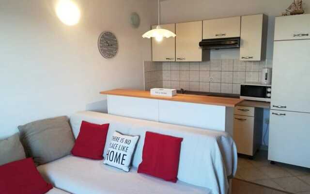 Sunset Apartment with a private yard at Medulin Riviera