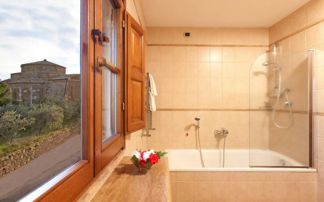 Sovana Hotel & Resort