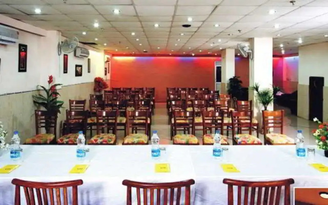 Hotel Karat 87 by OYO Rooms