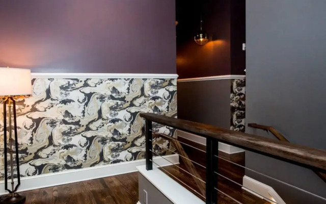 80 LEX 201 Exquisite Downtown Lodging
