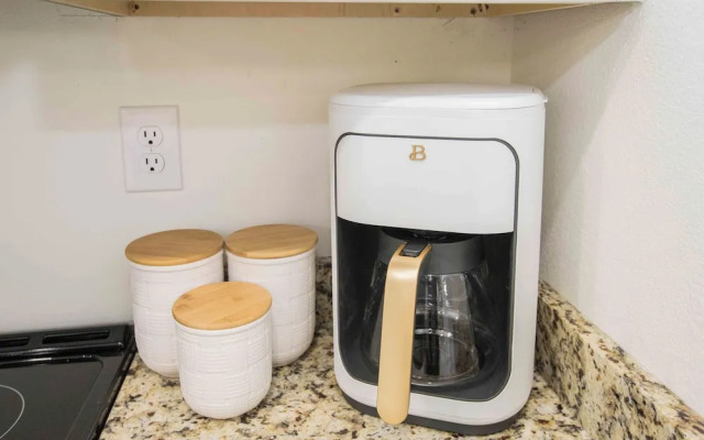 Chic Thomasville Home: Walk to Downtown!