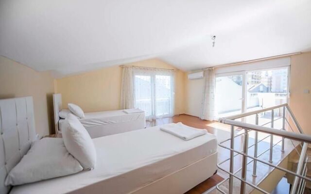 Blue Moon Villa
