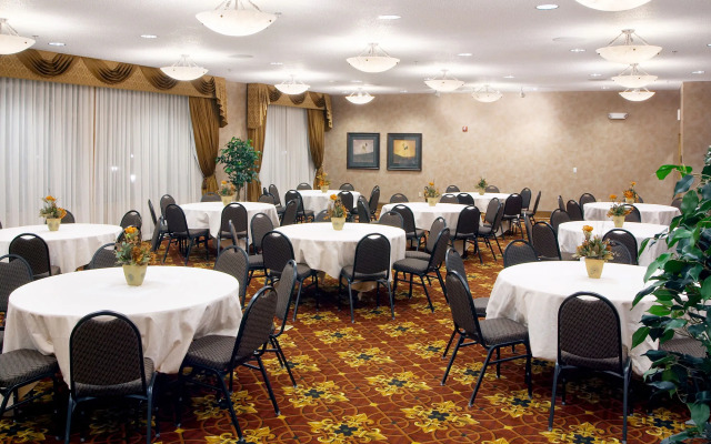 Clubhouse Hotel Suites Sioux Falls