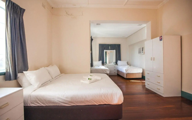 Captain Stirling Hotel