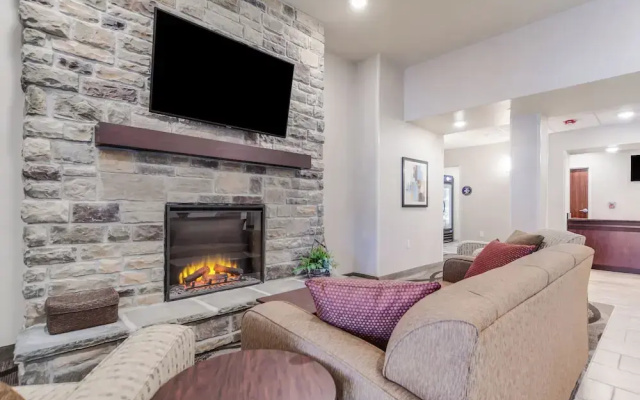Cobblestone Inn & Suites - Winters