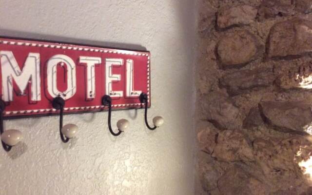 The Leakey Inn by CMD