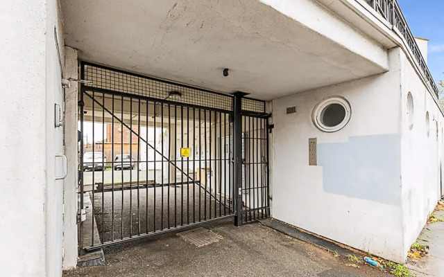 Modern Comfort Two Bedroom Gem on the Rye