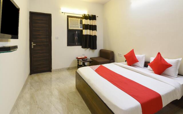 OYO 22394 Club Residency