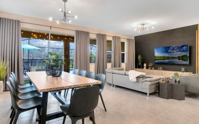 7 Bedroom/ 5 Bathroom Solterra (7599 OL), Davenport, US