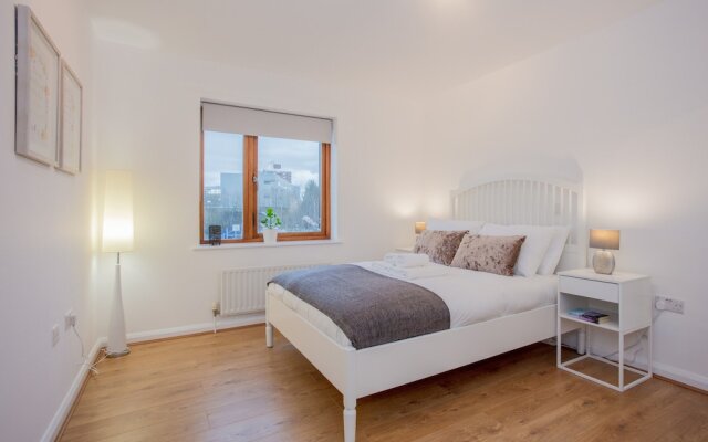 Modern 2 Bedroom Flat in Shadwell
