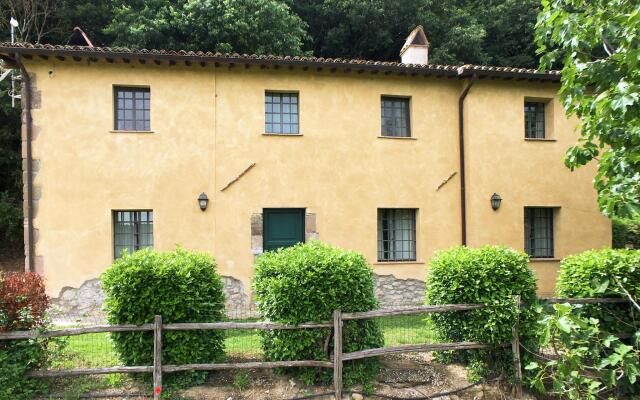 Rustic Villa in Sermugnano with Swimming Pool