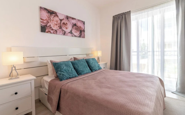 Modern 2BR Apartment - Paseo del Mar