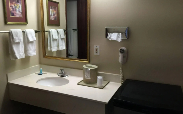 Crest Country Inn