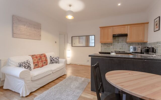 Charming 2 Bedroom Property in Clapham