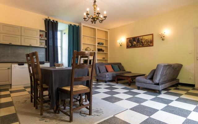 Heritage Castle in Chaleix with shared pool