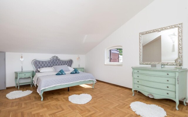 Amazing Home in Matulji With 5 Bedrooms, Jacuzzi and Wifi