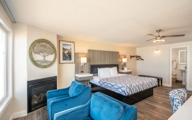 Sailor Jack's Oceanfront Inn