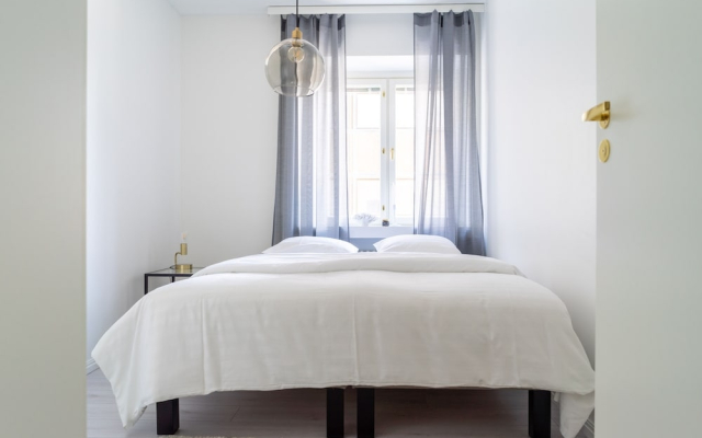 Luminous 2br with free parking & sauna