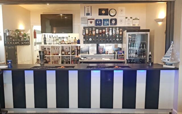 Ascot Hotel