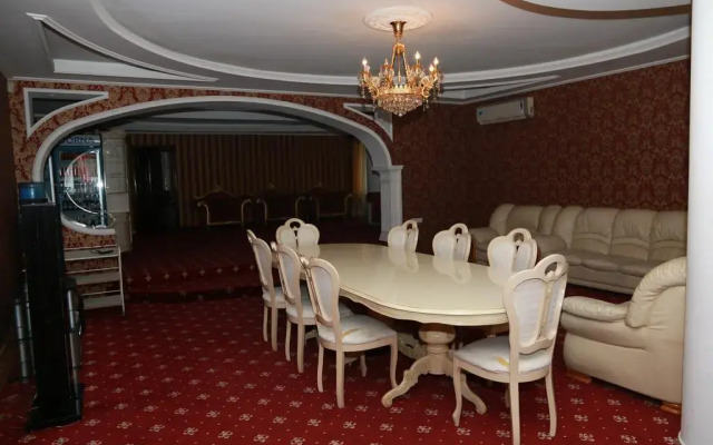 Golden Palace Resort and Spa