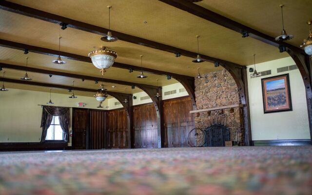 Sheridan Inn, B/W Signature Collection