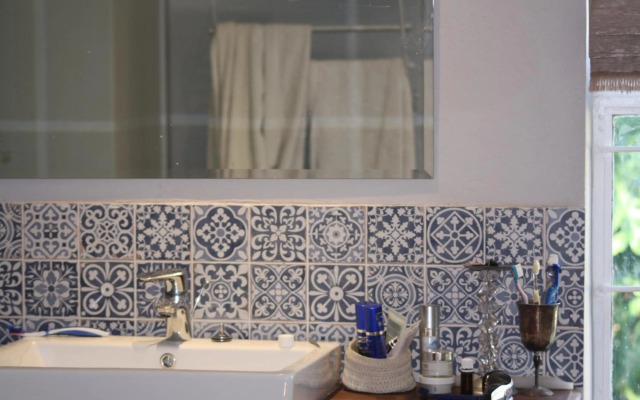 Sarah's Place- Manor House