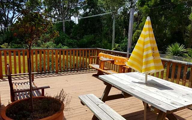 Regatta Point Tavern & Holiday Villas