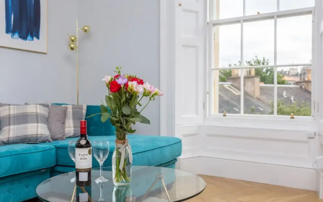 Silver Lining - Luxury New Town Apartment
