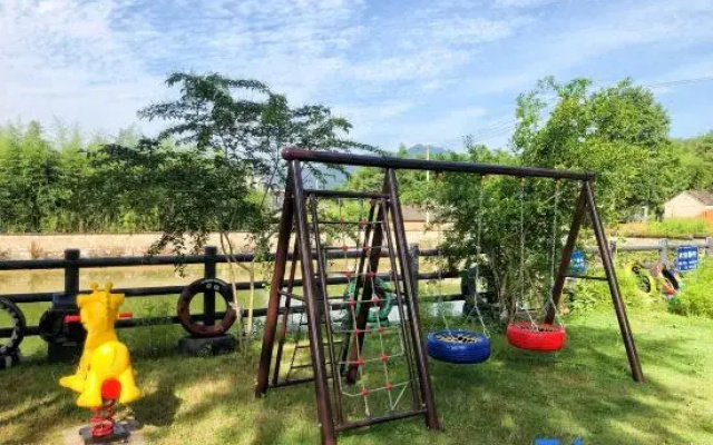 Peach Huatan Cuifengzhai Homestay, Luxian County