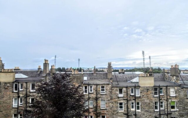2 Bedroom Apartment With View of Arthur's Seat Sleeps 4