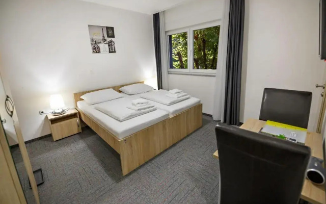 Hostel Mali Pariz