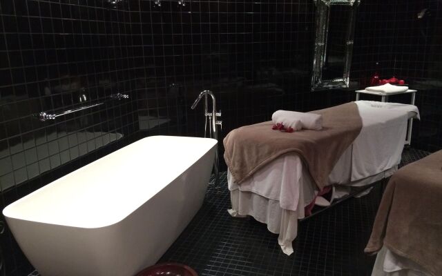 Echoes Boutique Hotel and Restaurant