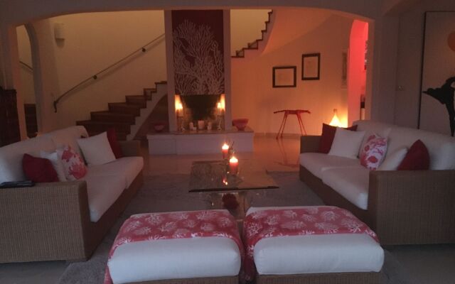 Villa Almadria Luxury Bed & Breakfast